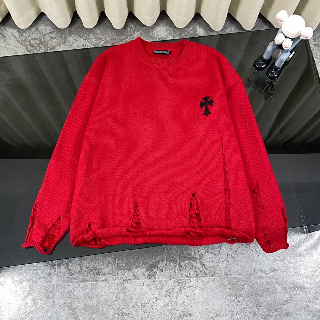 P230 High-quality Chrome Hearts CH Chrome Hearts patchwork cross hole knitted sweater pullover. The popular style is the same for men and women. It is matched with black and white. It looks good in real life. The upper body is good-looking. It looks good in daily wear. It is even more photogenic. It’s hard not to buy it. Buy it for me!!! Believe me, no one can refuse such a long Chrome Hearts jacket. The version has been expanded based on the old version. The upper body is loose and stylish, and the hem is expanded to a casual design. Fat people look extremely slim, thin people have limited height and high-end. Ten thousand yuan ZP printing, 1:1 perfect restoration, looks good when worn alone or stacked, can be easily controlled by both men and women. If you care more about quality, you must also respect the price. It is completely different from the thin see-through bottoms and junk products on the market that pill when worn. If the style makes you shine at a glance, then quality is what you should pay more attention to. Compared with price, we focus on quality. Customers who have received my products all know it. ️️️ Sweaters on the market are generally made of bract core yarn. We use modal. The advantages over core-spun yarn are very intuitive: high cost, high price, high density, relatively expensive for developers, and let us make a lot less money. In addition, it is delicate, has no scum on the upper body, resists pilling, and is high-end. We are conscientious sellers and do not use core-spun yarn. Apart from being cheap, core-spun yarn is really useless. It shrinks, pills, hooks, and makes people pierced. He is proficient in everything. It is 2024. Who doesn’t want to look decent when they go out? Quality determines the upper body effect. No matter how bad the quality, the best style is still the temperament of the urban-rural fringe. We only do long-term business. Quality determines character. Take it back and wear it with confidence and wash it. The quality of the pattern will definitely make your eyes shine. We only make the right version of high quality. We make high-end hard goods. Reject junk goods and reject fast food. Conscientious quality and conscientious price. You deserve it!  Color: Black White Gray Red Size: S M L